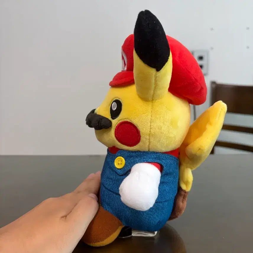 [BUNJANG] Pokemon Center Limited Edition Mario Pikachu Plush Doll (2016) / [정품] 2016 한정 포켓몬센터 마리오 피카츄 봉제인형 (종이택X)