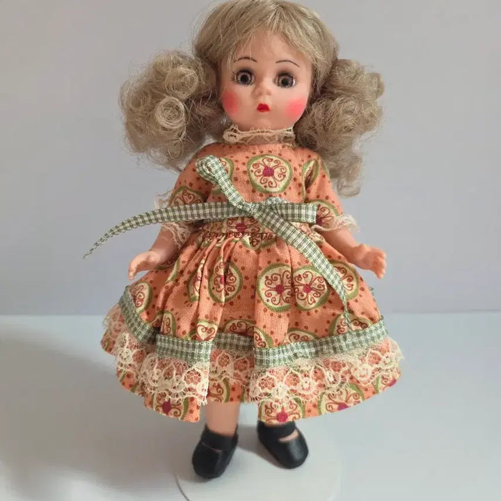 [BUNJANG] Madame Alexander 8-inch Doll with Orange Pattern Dress and Shoes / 주황원피스 조합 마담알렉산더 인형
