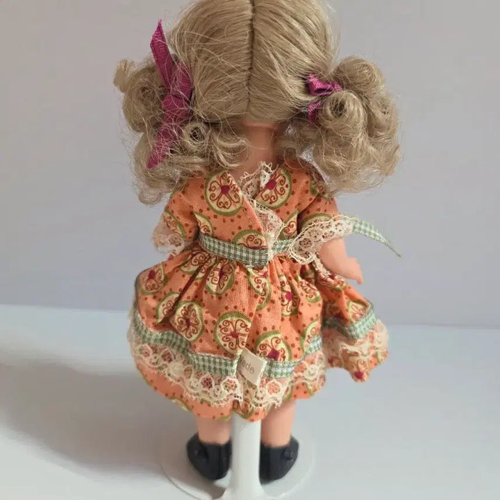 [BUNJANG] Madame Alexander 8-inch Doll with Orange Pattern Dress and Shoes / 주황원피스 조합 마담알렉산더 인형