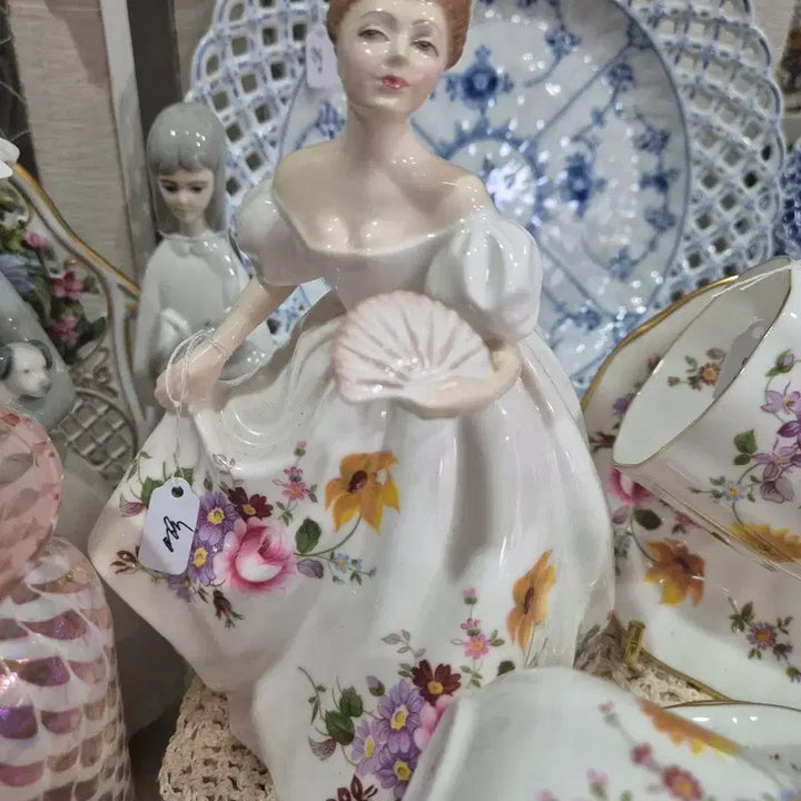 [BUNJANG] Royal Doulton Marilyn HN 3002 Figurine by Peter Gee / 아름다운 더비 패턴의드레스 피겨린