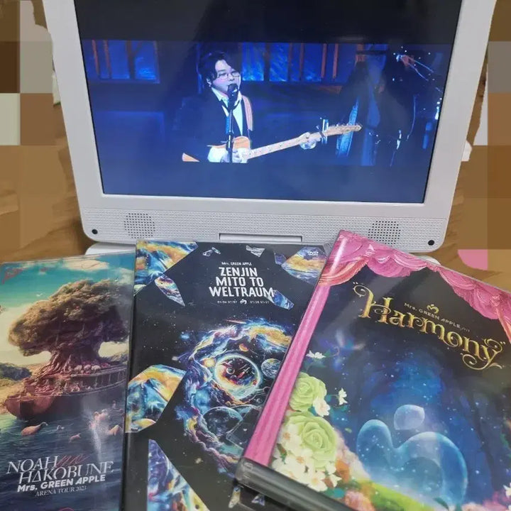 [BUNJANG] Mrs. Green Apple Harmony, 24 Genjin, Noah DVD Bundle Set with Portable DVD Player / 급처)미세스 그린애플 하모니,24젠진,노아 DVD,DVD플레이어 세트 일괄