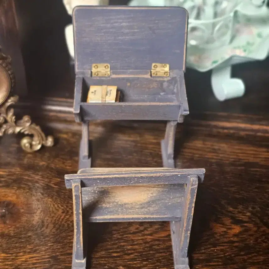 [BUNJANG] Vintage Mini Desk and Chair Set with Books / 빈티지 미니 책상 의자 책 세트 2개 북유럽
