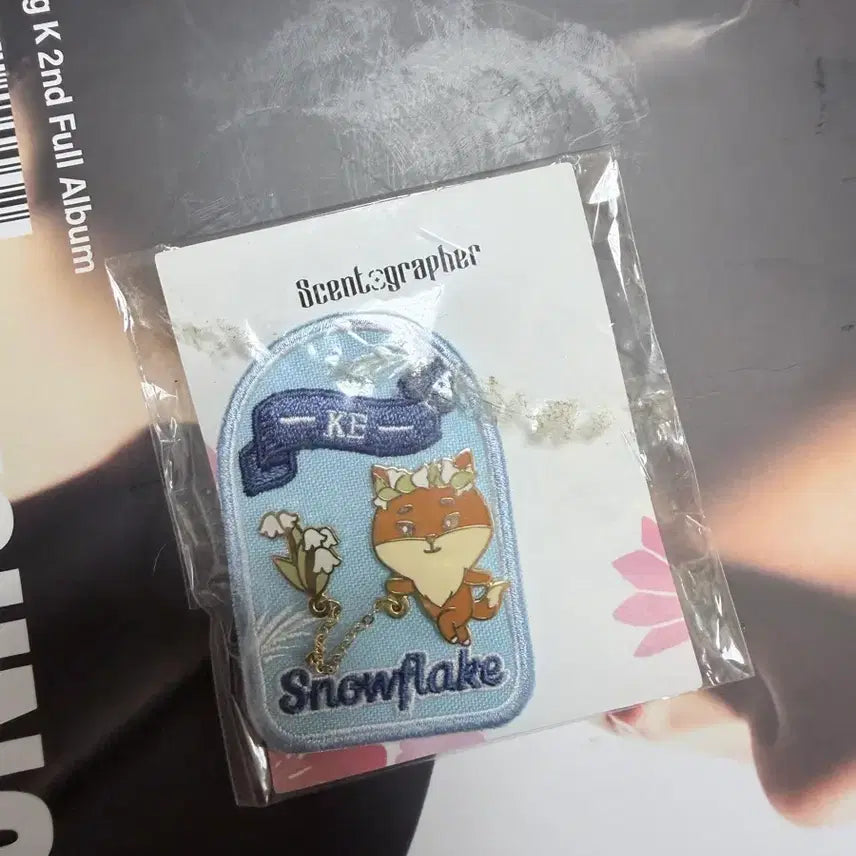 [BUNJANG] DAY6 2nd Fan Meeting Centographer Ken Pin Badge (Sealed) / (미개봉) 데이식스 팬미팅 2기 센토그래퍼 케 핀 뱃지