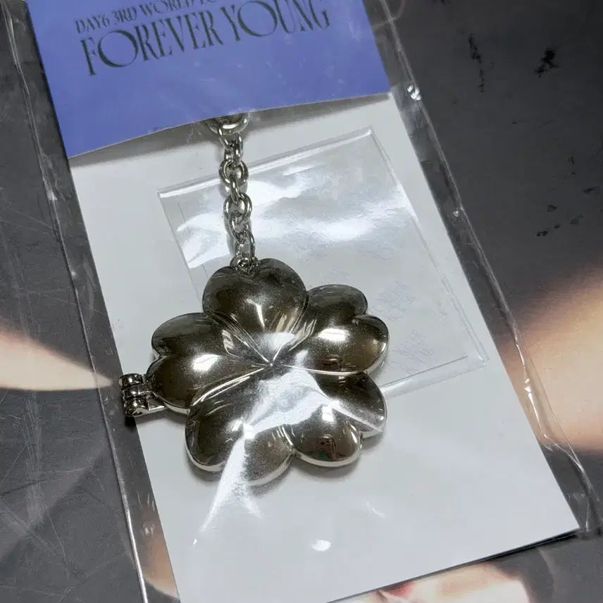 [BUNJANG] Young K Rocket Pendant (Sealed) / (미개봉) 로켓 팬던트 - 영케이