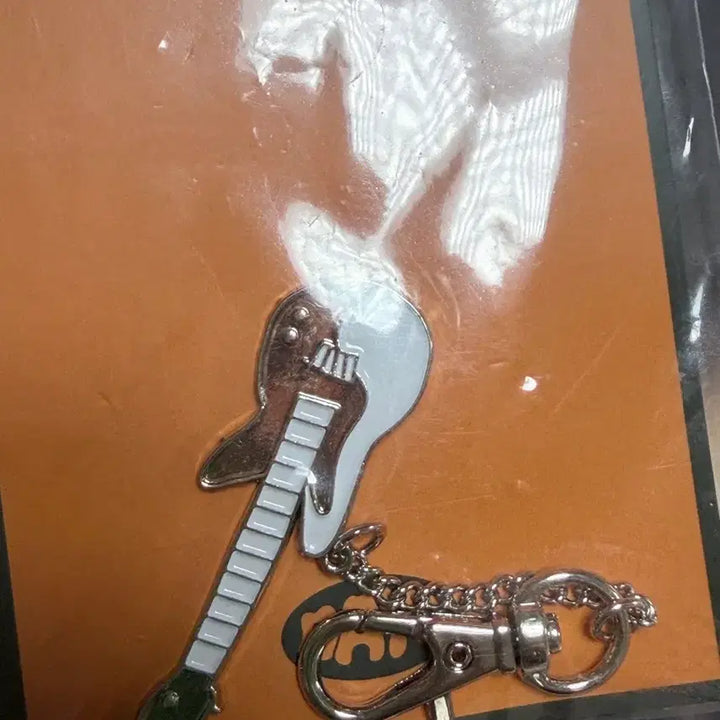 [BUNJANG] DAY6 Young K Mini Signature Charm Bass Keychain (Sealed) / (미개봉) 미니 시그니처 참 - 영케이 베이스 키링