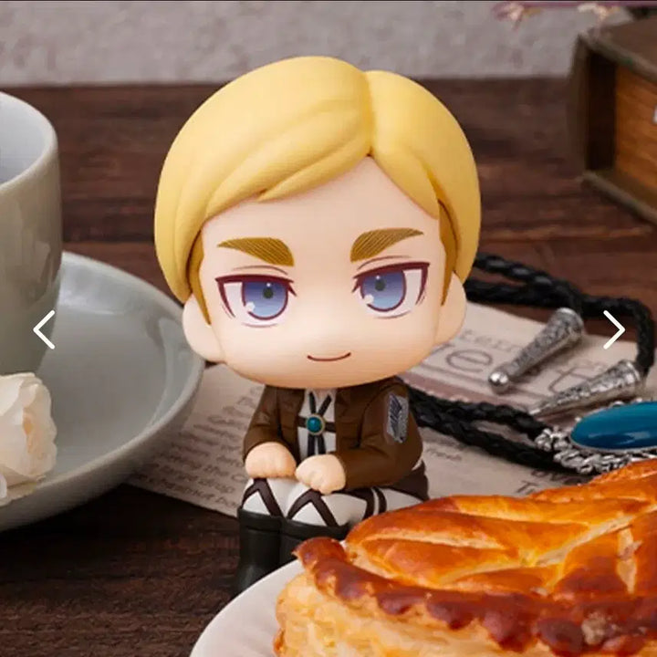 [BUNJANG] MegaHouse Attack on Titan Erwin Smith Look Up Figure with Special Cushion / (특전포함)메가하우스 진격의거인 엘빈 룩업