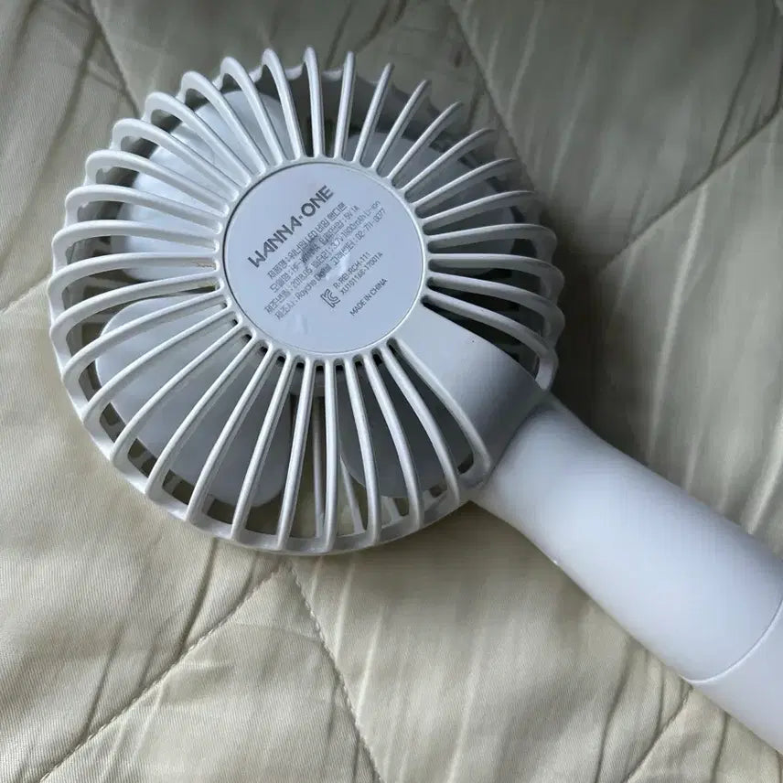[BUNJANG] Wanna One Kang Daniel Portable Fan / 워너원 강다니엘 선풍기