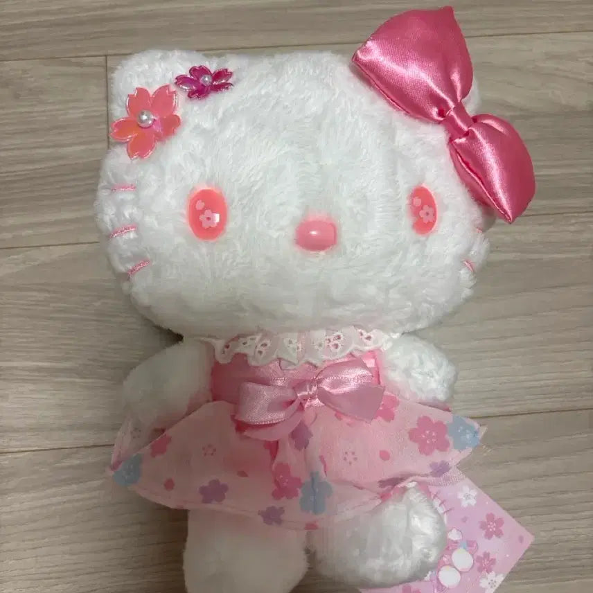 [BUNJANG] Sanrio Hello Kitty 2022 Sakura Standard Plush Doll / 산리오 헬로키티 2022 사쿠라 스탠다드 인형 누이