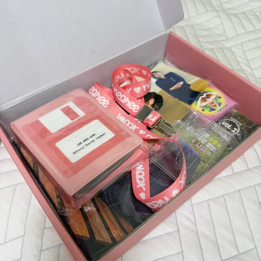 [BUNJANG] Lee Dong Wook 1st Fan Club Kit (Sealed) / 이동욱 너희 1기 팬클럽 키트