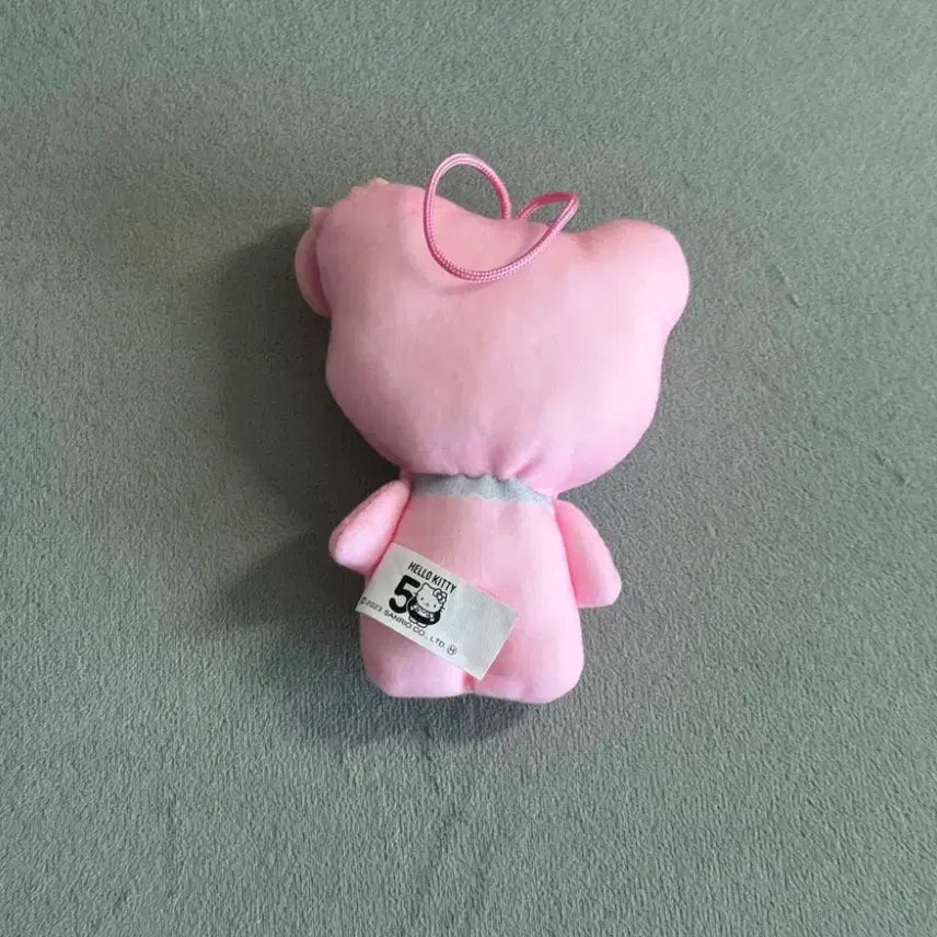 [BUNJANG] Sanrio Hello Kitty 50th Anniversary Strawberry Mini Plush Charm / 산리오 헬로키티 50주년 해피밀 키링 인형 딸기 판매 양도 합니다