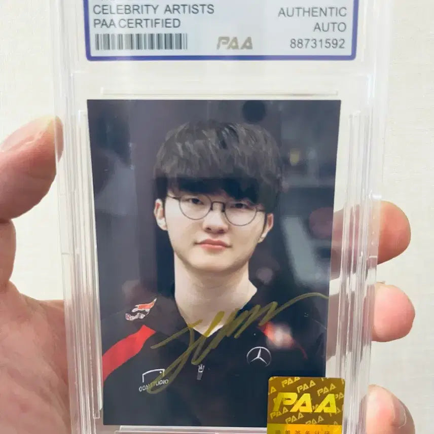[BUNJANG] Faker Lee Sang-hyeok Autographed Photocard with PAA Certified Case / 페이커 이상혁 친필싸인 포토카드 | PAA 인증 케이스 포함 | 소장용 최상급