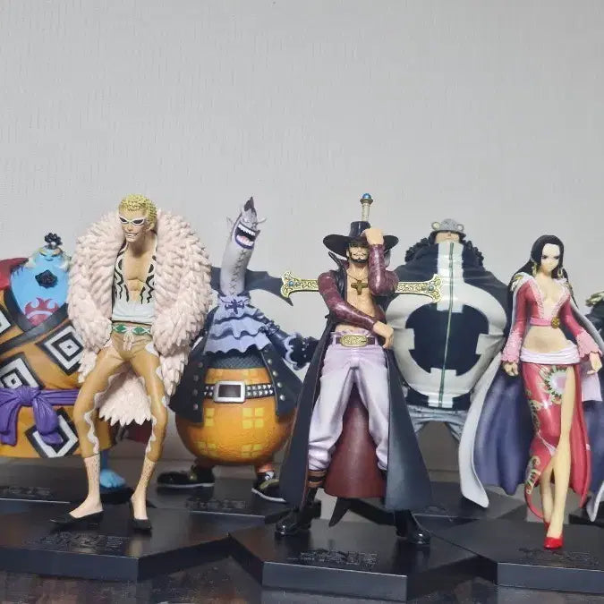 [BUNJANG] One Piece Old Banpresto DX Shichibukai Figure Set (8 Types) / 원피스 구반프 dx 칠무해 피규어 8종 일괄 판매합니다