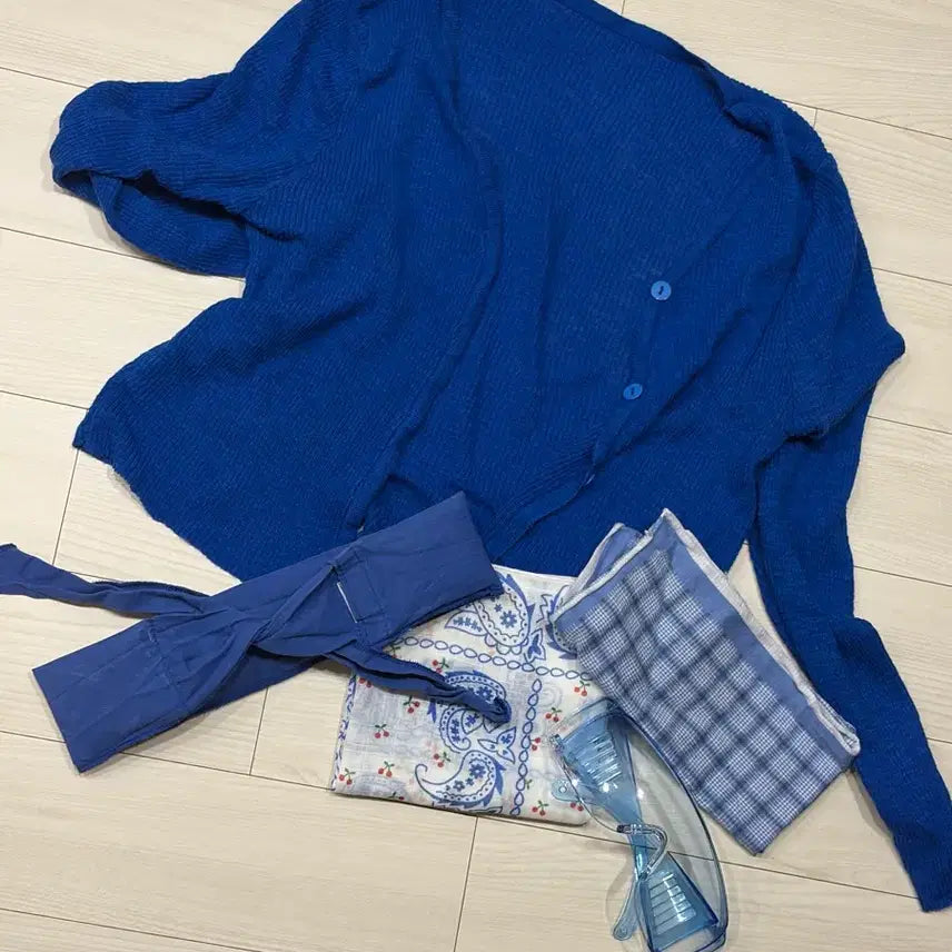 [BUNJANG] Comfortable Blue Cardigan Set with Goggles, Handkerchief, Bandana, and Neck Cooler / 흠뻑쇼 워터밤 찰떡 블루 가디건 고글 손수건 반다나 넥쿨러 세트