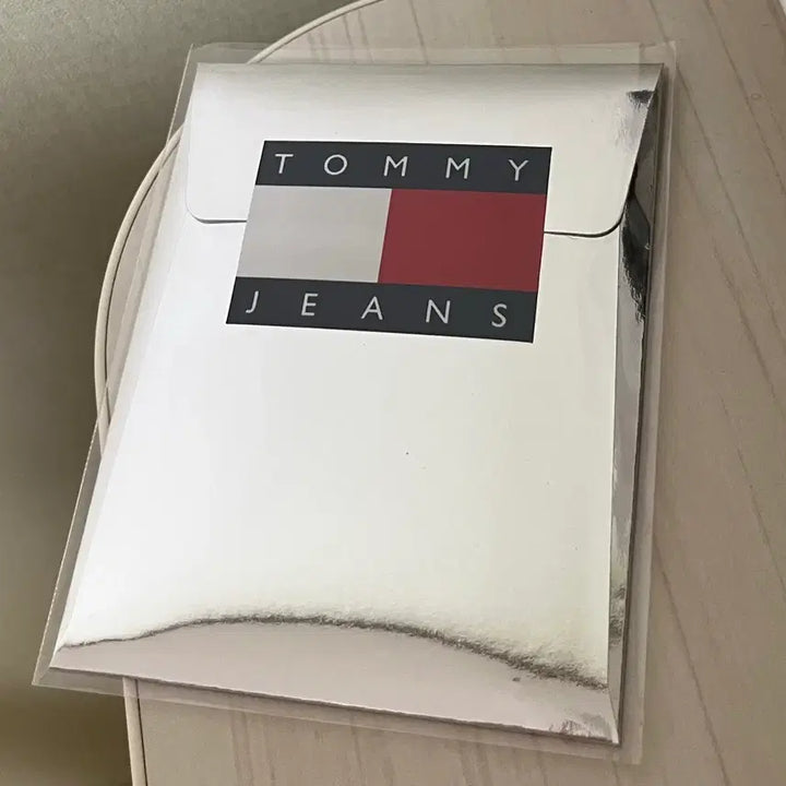 [BUNJANG] Jang Wonyoung Tommy Hilfiger Photocard / 장원영 타미진스 포카
