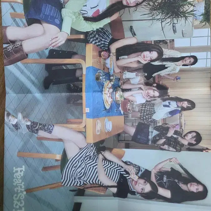 [BUNJANG] HearthstoHearts FOCUS Album + Jiwoo Photocard / 하츠투하츠 FOCUS 앨범 + 하츠투하츠 지우 포토카드 앨범