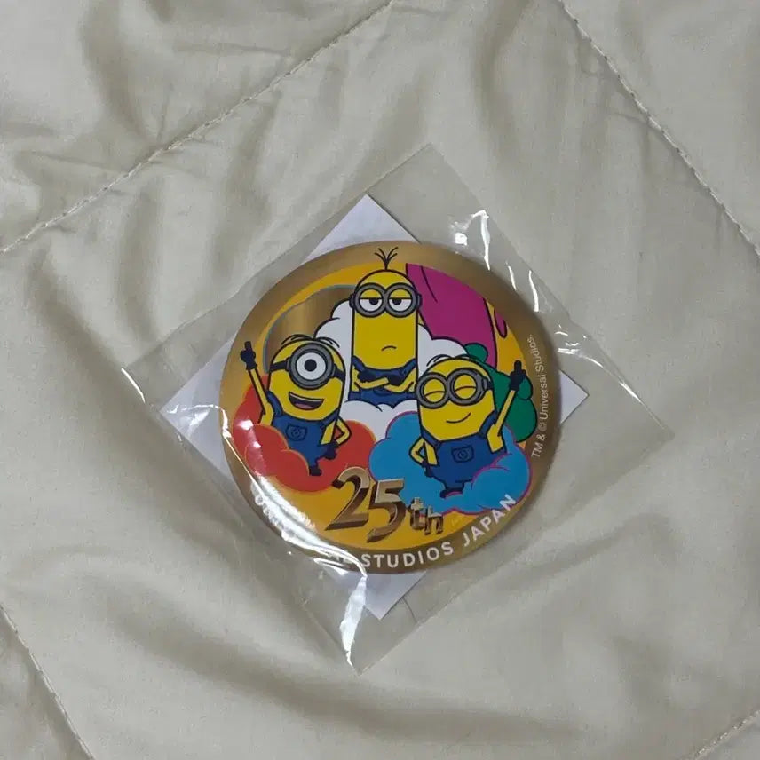 [BUNJANG] Universal Studios Minions 25th Anniversary Limited Edition Badge / 유니버셜 스튜디오 미니언즈 25주년 한정 뱃지 팝니다!