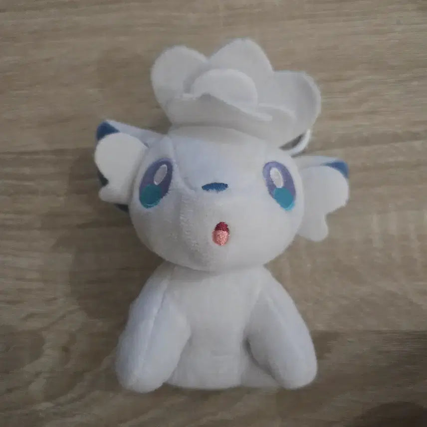 [BUNJANG] Pokemon Alola Ninetales Plush Keychain 13cm New / [인형뽑기] 포켓몬 알로라 식스테일 인형 키링 13cm 새상품