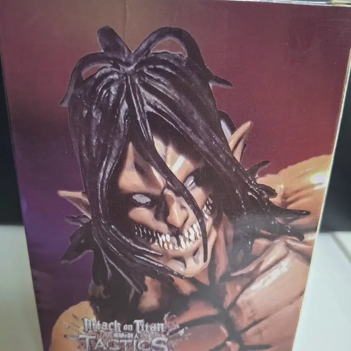 [BUNJANG] Attack on Titan Eren Yeager Titan Form TACTICS Figure (Authentic Hologram) / [정품] 진격의 거인 TACTICS 에렌 예거 거인화 피규어 (정품 홀로그램)