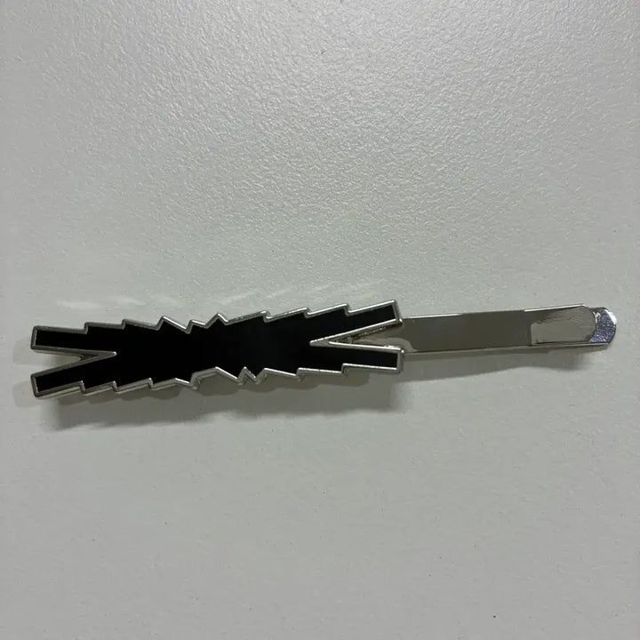 [BUNJANG] LE SSERAFIM Logo Hairpin / 르세라핌 로고 헤어핀