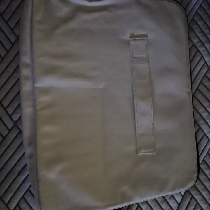 [BUNJANG] EXO Silver Hologram Big Pouch Bag / EXO 은색 홀로그램 빅파우치가방