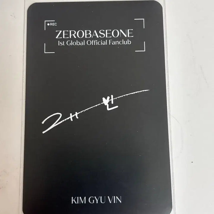 [BUNJANG] Everglow Yuqi Fanclub Photocard / 규빈 팬클럽 포카 엔더블