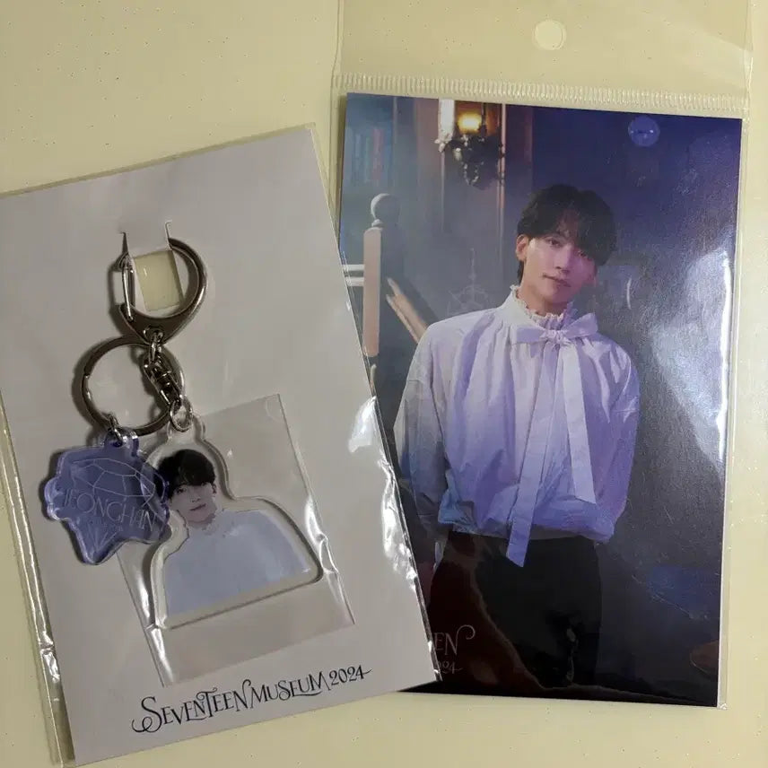 [BUNJANG] SEVENTEEN Jeonghan Museum Keyring and Postcard Set / 세븐틴 뮤지엄 정한굿즈