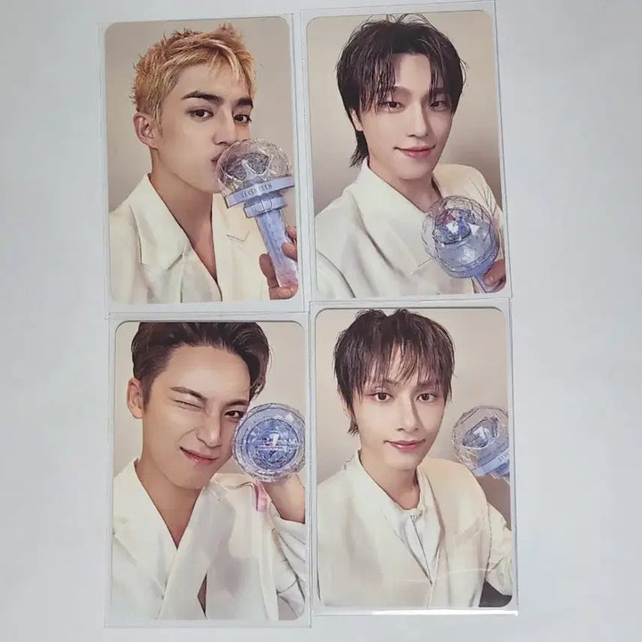 [BUNJANG] SEVENTEEN World Tour Carat Zone Photocard Bundle Set (Dino, Mingyu, Jun, S.Coups) / 세븐틴 월드투어 NEW_ 캐럿존 포토카드 4장 일괄 디노 민규 준 에스쿱스