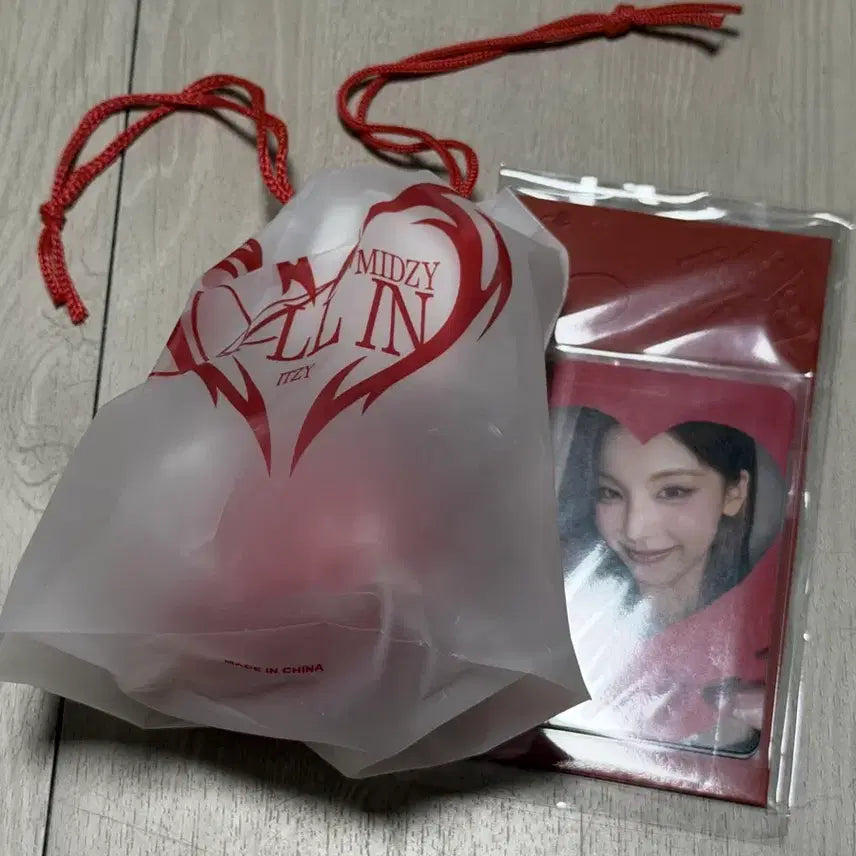 [BUNJANG] ITZY Fan Meeting Concert Sealed Photocard, Ticket, Plushie, Keyring Bundle Set / 미개봉)있지 팬미팅 콘서트 입장포카 특전 말랑이 큐브 키링 일괄