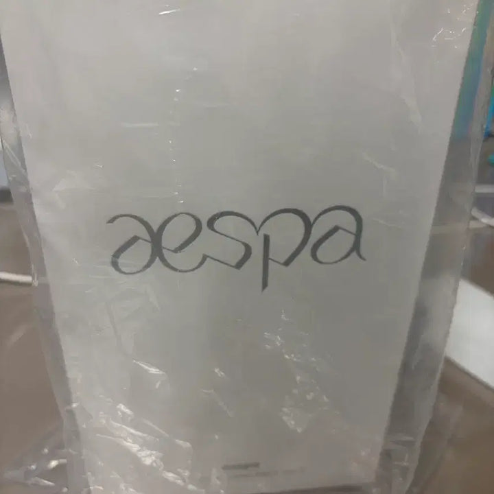 [BUNJANG] Aespa Official Light Stick Ver.2 (Photocard Included) - Sealed / 에스파 응원봉 ver.2 미개봉 양도합니다. (포카 포함)