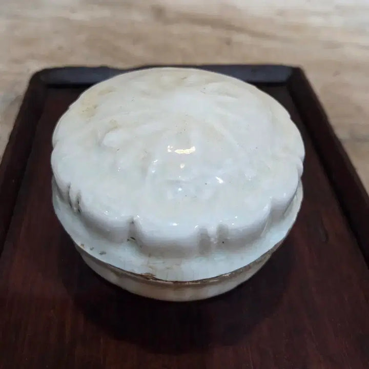 [BUNJANG] Vintage White Porcelain Jar / 오랜세월의 도자기 합