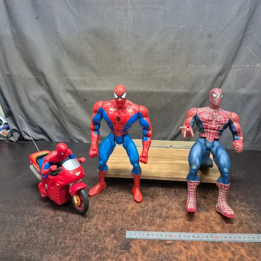 [BUNJANG] Vintage 2002 Spider-Man Action Figure 3-Piece Set with Motorcycle / 2002년 고전장난감 스파이더맨 액션 피규어 3종 세트