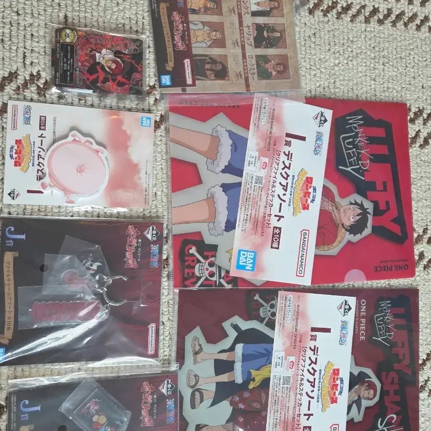 [BUNJANG] One Piece Goods Set (Acrylic Keychain, Clear File, Stickers) / 원피스 굿즈 세트 (아크릴 키링, 클리어 파일, 스티커 등)