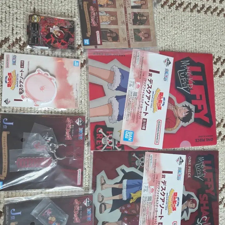 [BUNJANG] One Piece Goods Set (Acrylic Keychain, Clear File, Stickers) / 원피스 굿즈 세트 (아크릴 키링, 클리어 파일, 스티커 등)