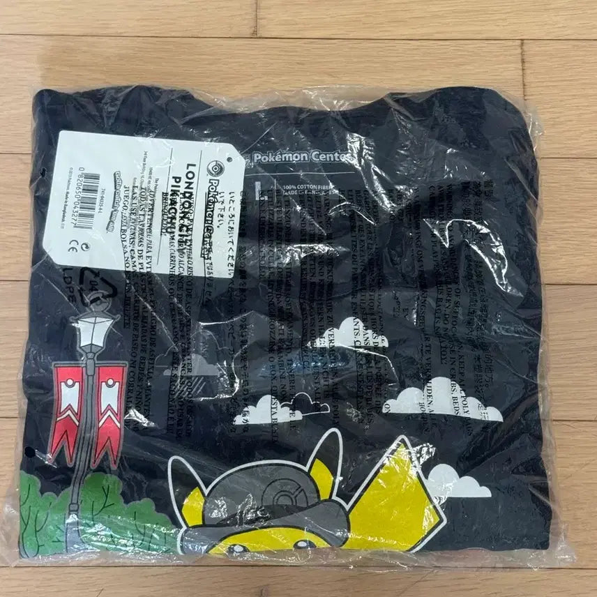 [BUNJANG] Pokemon Center London Pikachu T-Shirt (Size L) / 런던 포켓몬센터 피카츄 티셔츠 L 사이즈