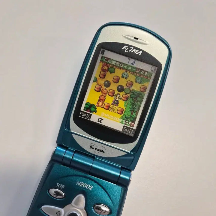 [BUNJANG] Docomo BomberMan Japan Y2K Mobile Phone Mock-up / 일본 고전 y2k 도코모 봄버맨 일본 핸드폰 모형폰 목업폰