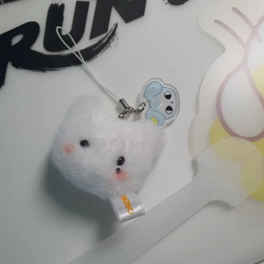 [BUNJANG] Stray Kids Hyunjin Run It 5th Day Photocard, Keyring, Fan, Pouch Set / 스트레이키즈 런잇 현진 5일 포카 키링 부채 세트