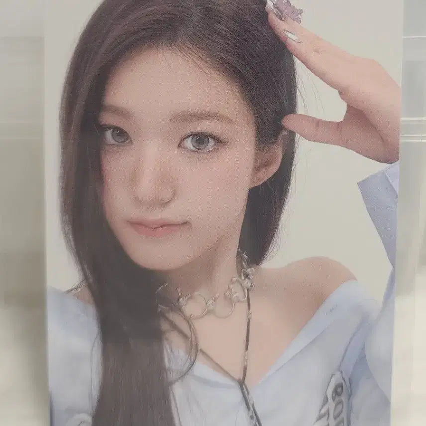 [BUNJANG] IZNA Debut Pop-up Tin Case Photocard (Yoon Ji Yoon) / 이즈나 데뷔 팝업 틴케이스 포카 강아지 윤지윤