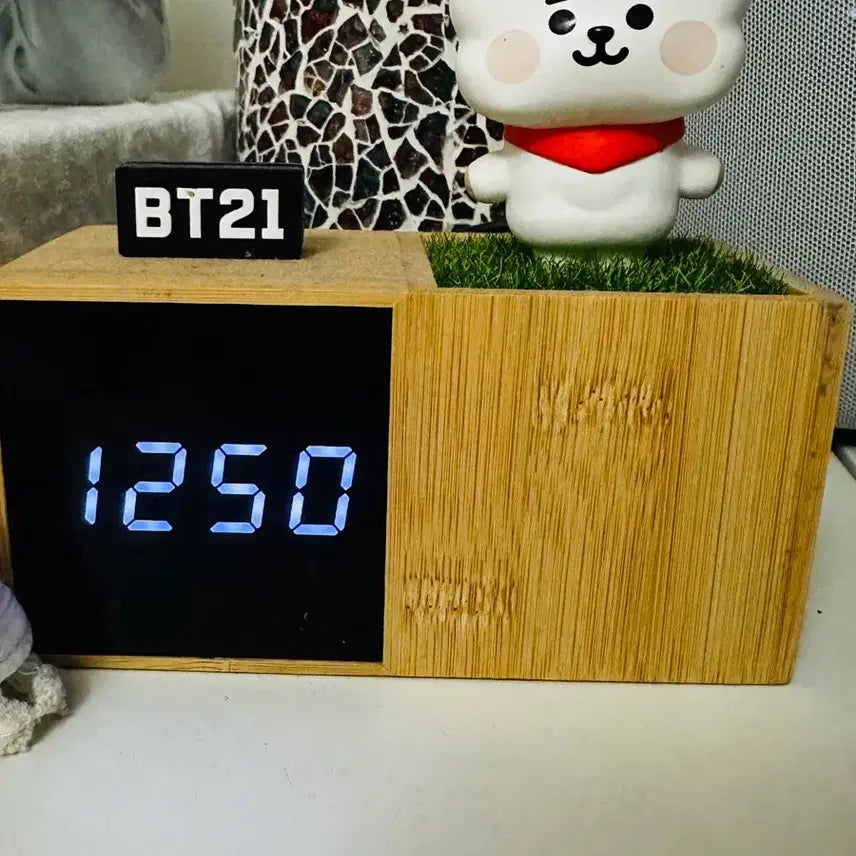 [BUNJANG] BTS BT21 RJ Character Desk Clock / 방탄소년단 BTS BT21 RJ 캐릭터 탁상시계
