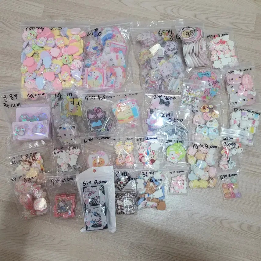 [BUNJANG] Kitty Parts Acrylic Craft Material Bundle / 키티 파츠 아크릴 재료 처분 판매