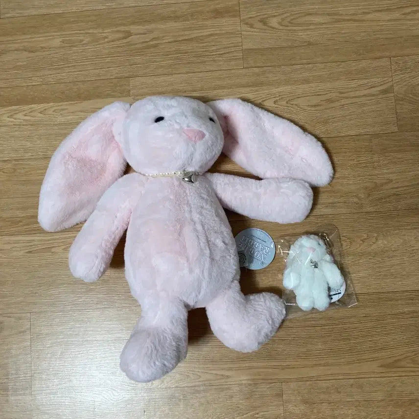 [BUNJANG] Noble Rabbit Plush Toy (+ Bonus Keychain) / 노블레빗 토끼 인형 (+덤 키링)