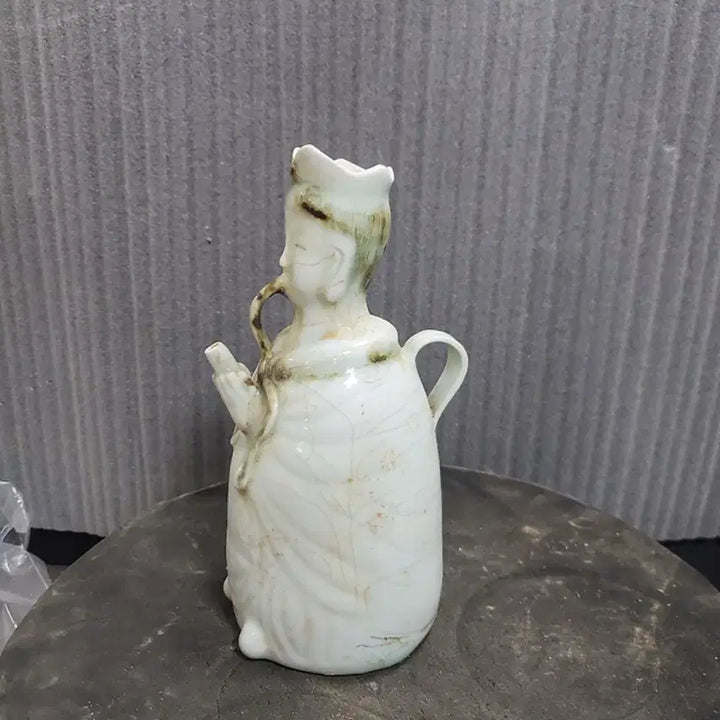[BUNJANG] Goryeo Celadon Figure Vase / 송 연청자 인물형 정수병 정병 중국도자기 골동품 고미술품 수집품 불교 청자