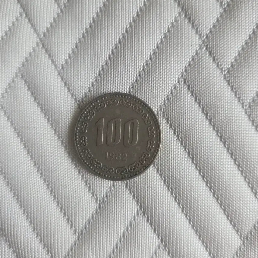 [BUNJANG] 1982 100 Won Coin / 1982년 100원