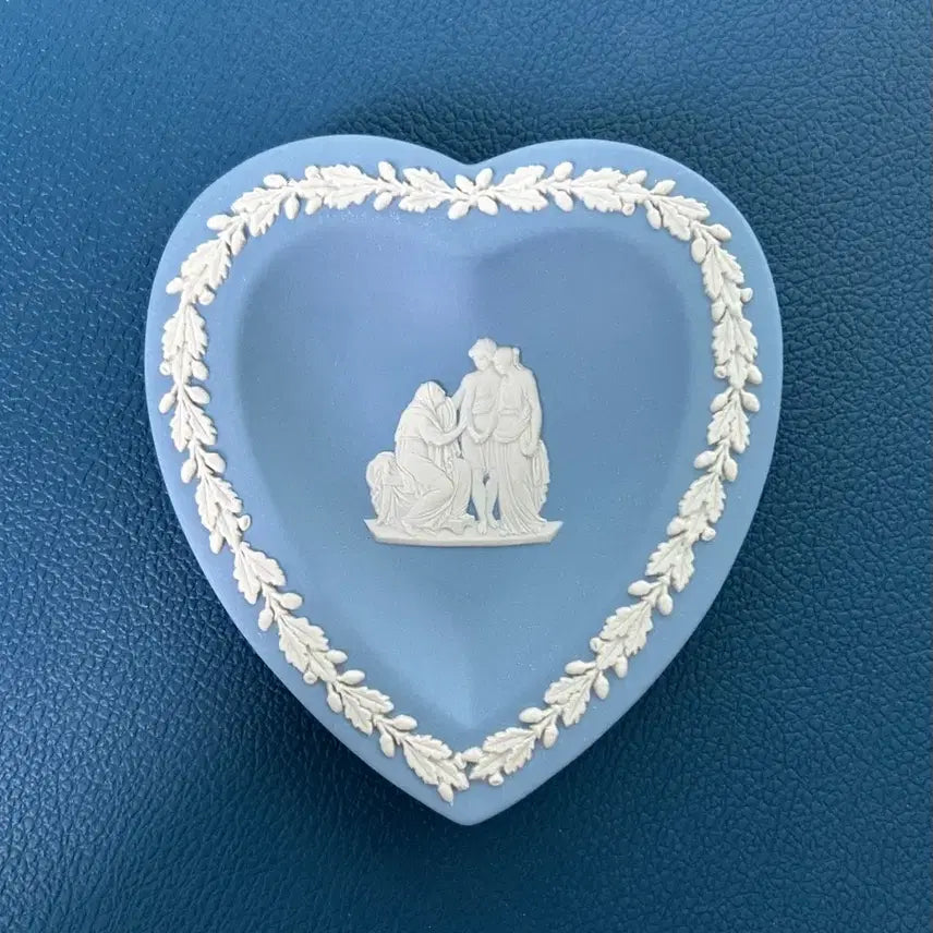 [BUNJANG] Wedgwood Jasperware Pale Blue Heart Tray / Pin Dish (1976) / 영국 웨지우드 제스퍼웨어 페일블루 하트 트레이/ 핀접시(1976년작)