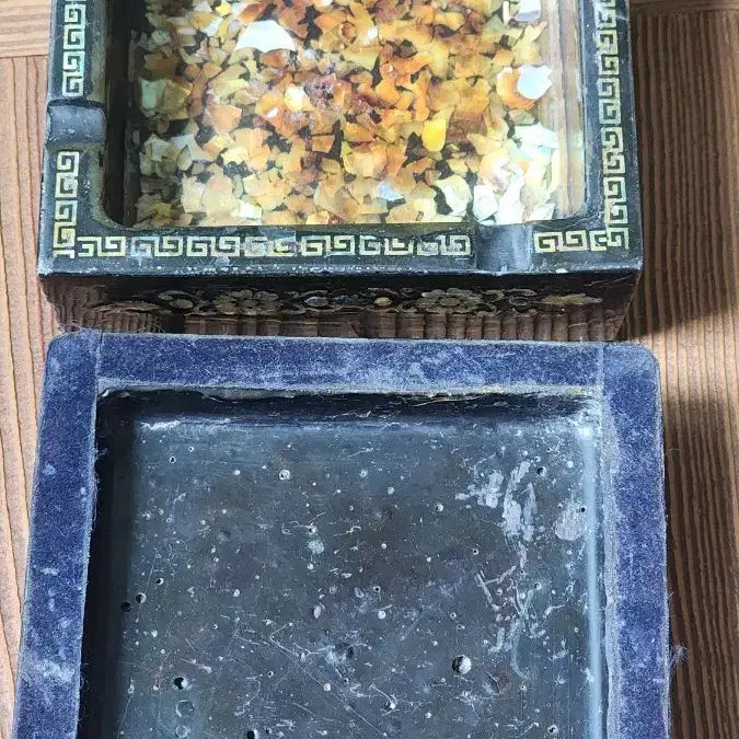 [BUNJANG] Vintage Black Mother-of-Pearl Floral Ashtray / 근대사 흑색 자개 꽃 문양 재떨이