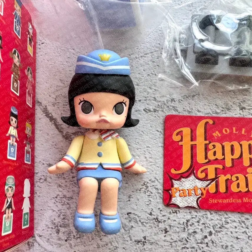 [BUNJANG] Pop Mart Molly Figure Happy Train Flight Attendant / 팝마트 몰리 피규어 해피트레인 승무원