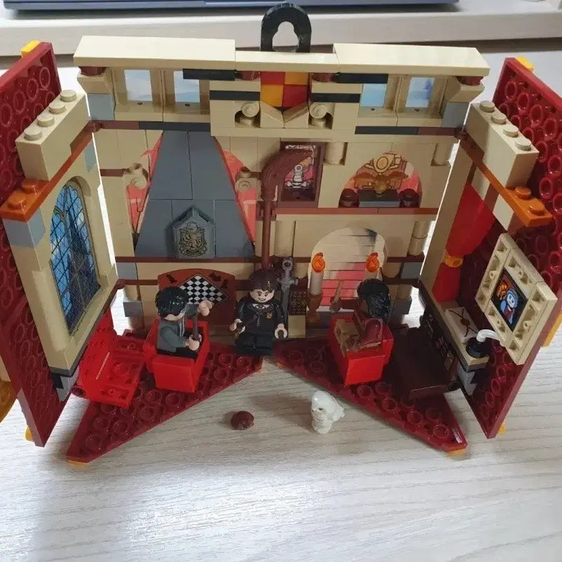 [BUNJANG] LEGO Harry Potter 76409 Gryffindor House Crest / 레고76409