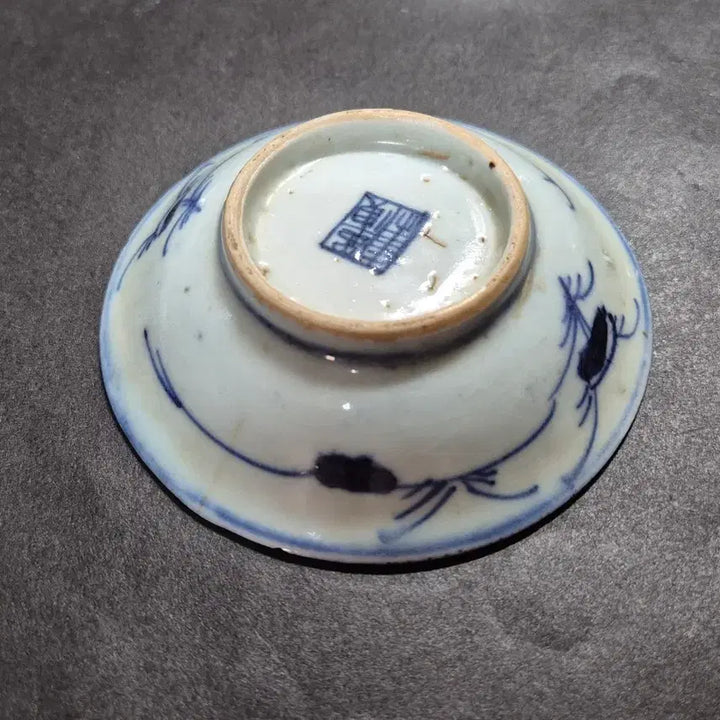 [BUNJANG] Qing Dynasty Blue and White Porcelain Floral Motif Tea Bowl (or Small Dish) / 청나라 청화백자 전지화훼문 다완 찻잔 또는 소접시