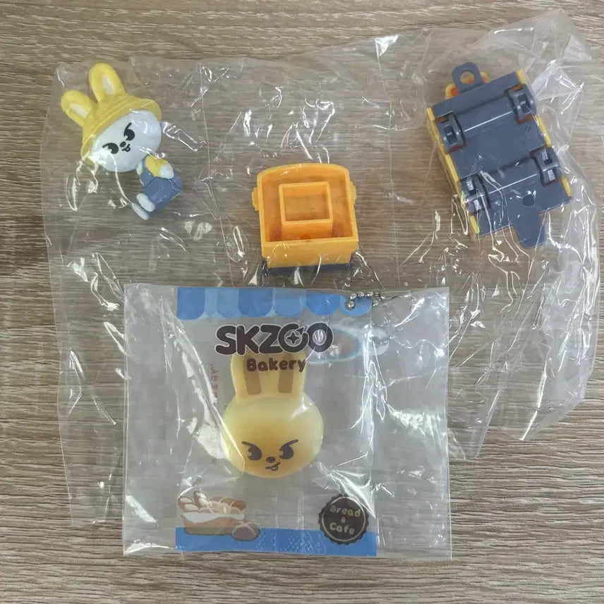 [BUNJANG] SKIZOO Ribbit Train Gacha &amp; Bread Bag Gacha / 스키주 리빗 빵봉지 &amp; 기차 가챠