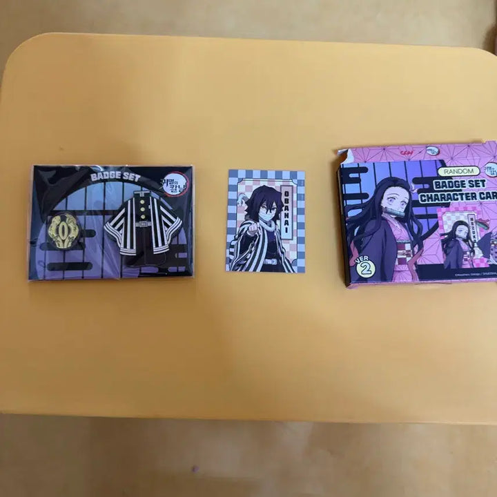 [BUNJANG] Demon Slayer Nezuko &amp; Inosuke Badge Set with Random Character Cards / 귀멸의칼날 굿즈