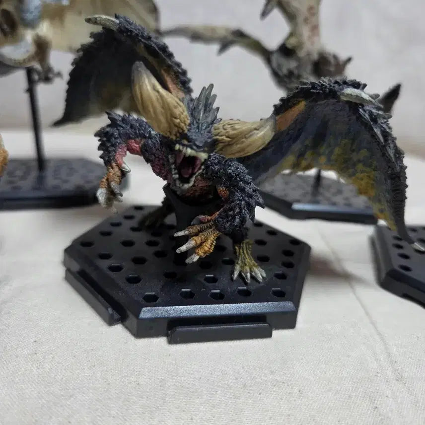[BUNJANG] Monster Hunter 5-Figure Set (Early Rare) / 초기 레어 몬스터헌터 피규어 5종 세트 핫토이 레고